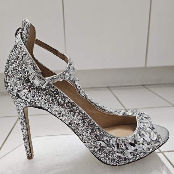 JEWEL by BADGLEY MISCHKA Conroy Stiletto Heels, Silver Embellished Sz 7.5 NWOT - Picture 11 of 13